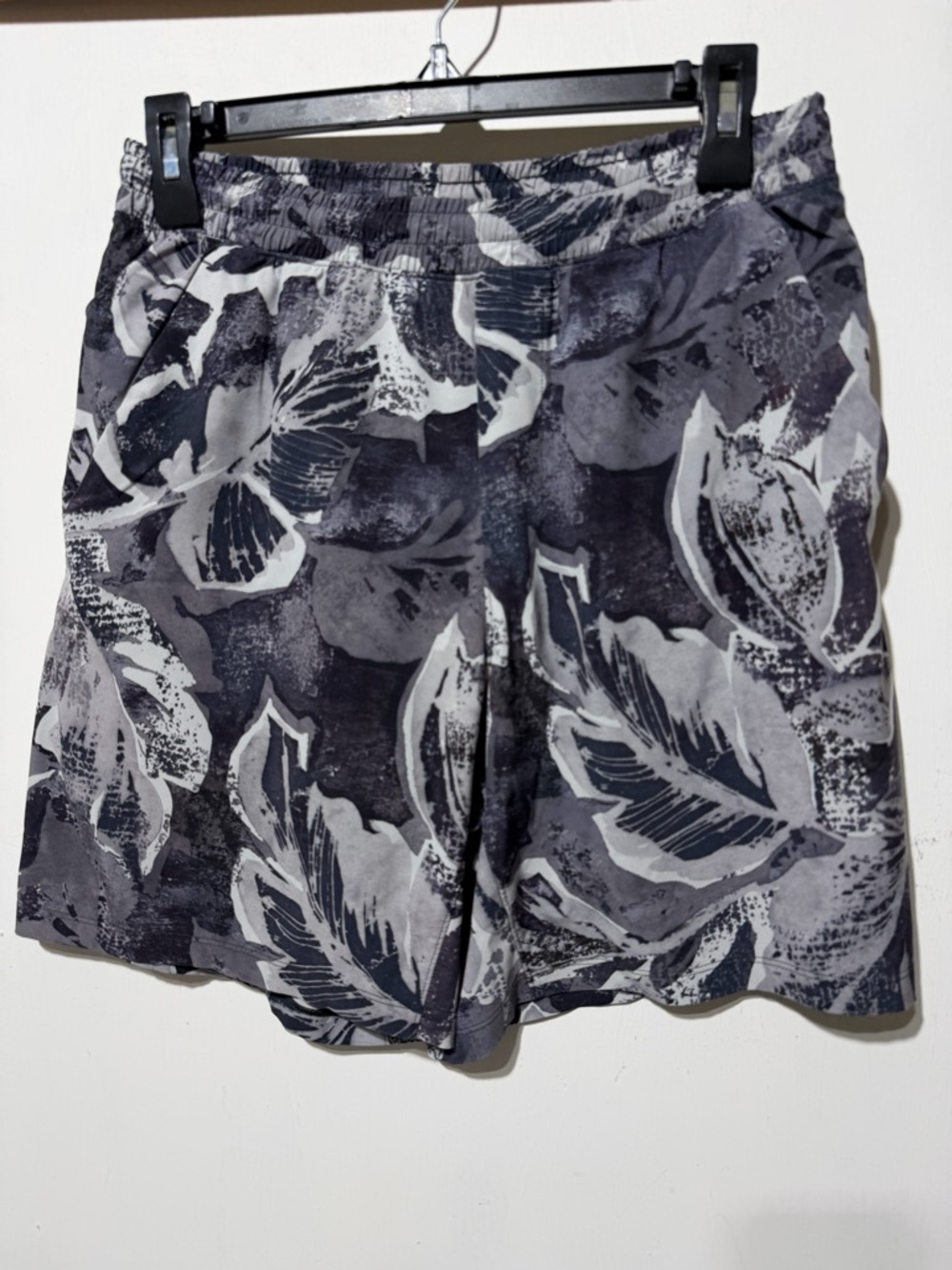Lululemon Pace Breaker Lined Short 7" Tropical Shadow Botanical Print